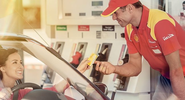 paying-at-shell-station